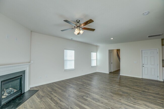 Building Photo - NEW CONSTRUCTION - 5 BDRMS, 3 BTHS, JOHNSON CITY