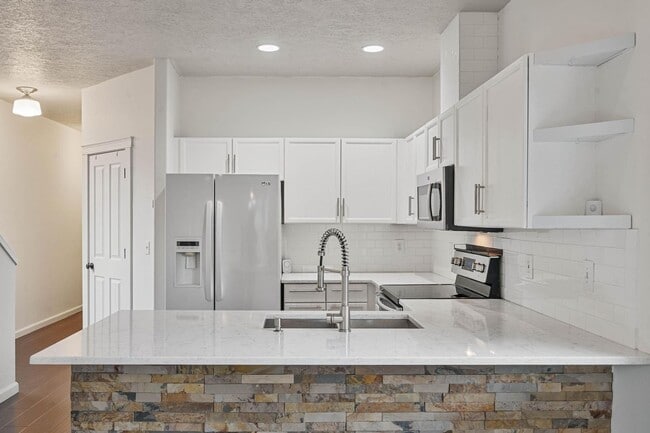 Building Photo - 10106 N Calhoun Ave
