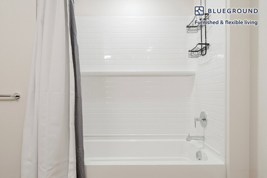 Building Photo - 2333 Calle Del Mundo