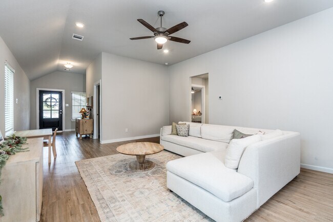 Building Photo - 17568 Rosewood Manor Ln