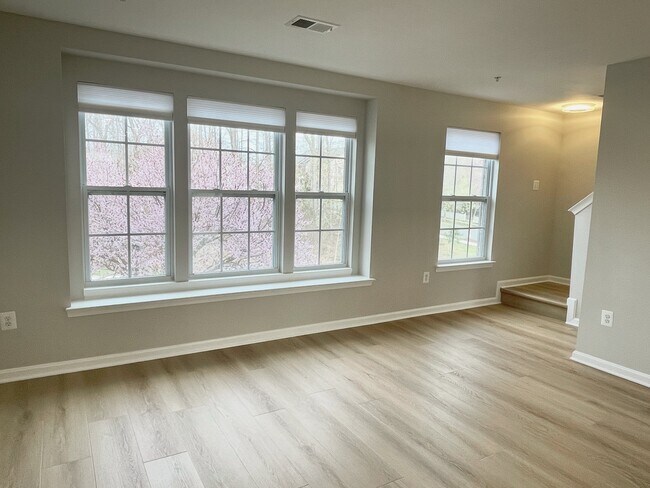 Living room - 12430 Horseshoe Bend Cir