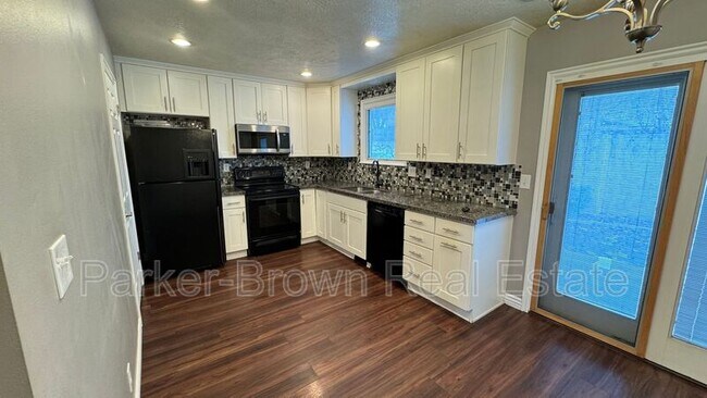 Building Photo - 204 E 735 S