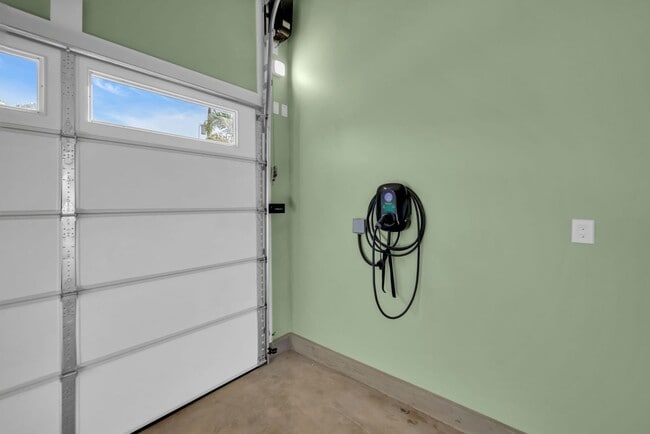 Building Photo - 1276 S Nahale Pl