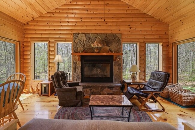Building Photo - Peaceful Log Home Retreat – Long-Term Beck...