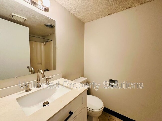 Building Photo - 454 Racine Dr