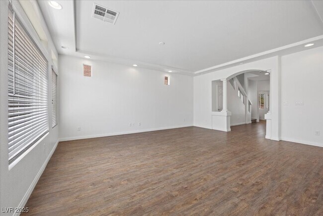 Building Photo - 9353 Grand Reve St