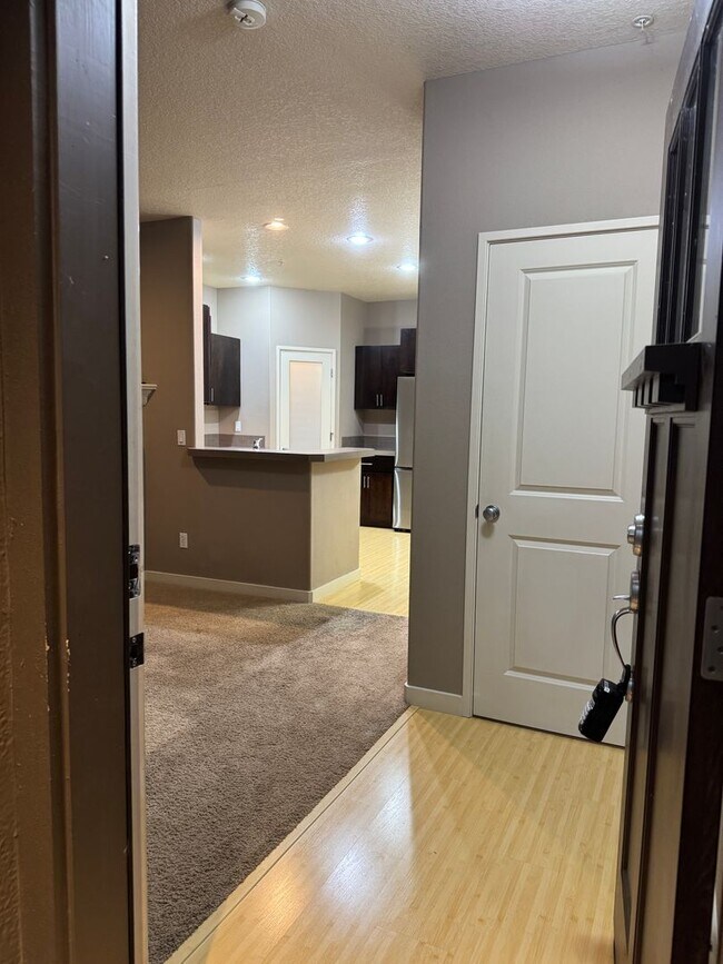 Building Photo - Beautiful 2br/2.5ba Townhome in Arbor Parc...