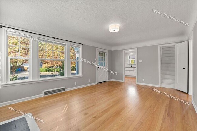 Building Photo - Charming 1942 Home in the Heart of Kenton ...