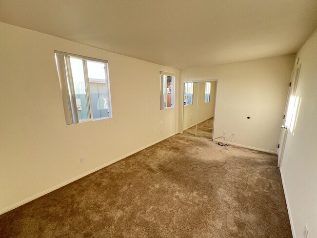 Building Photo - Amazing 4 Bedroom in the Heart of SD!
