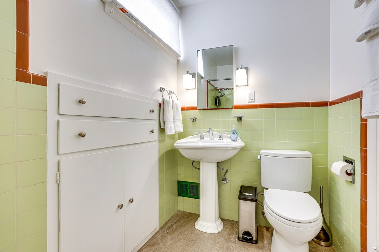 Building Photo - 218 Morning Sun Ave