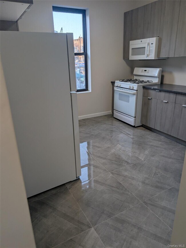 Building Photo - 1902 Kings Hwy