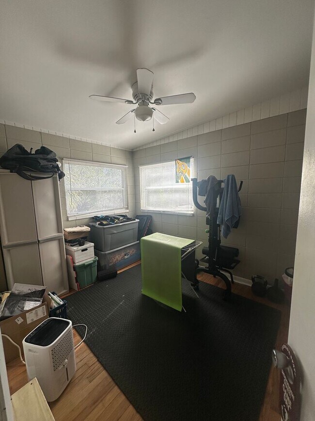 Building Photo - 717 Edgewood St