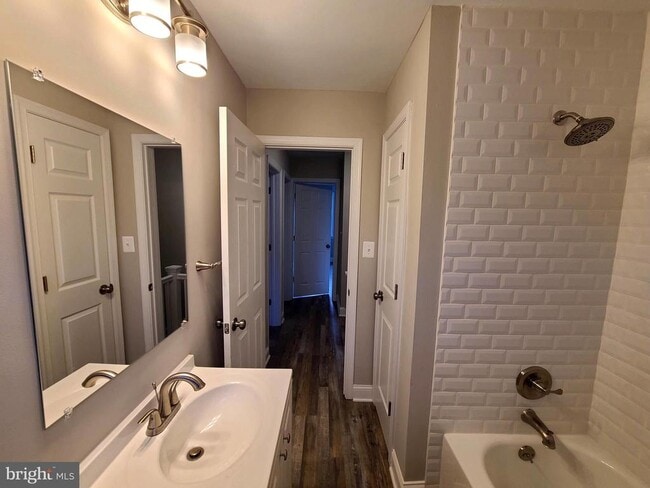 Building Photo - 4715 Dartford Ave