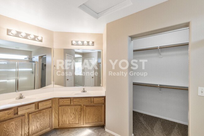 Building Photo - Room to relax and space to entertain with $500 off the first months rent