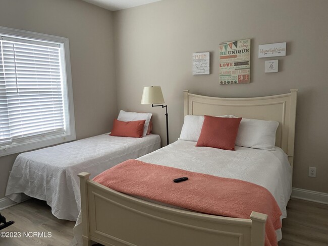 Building Photo - 404 Penny Ln