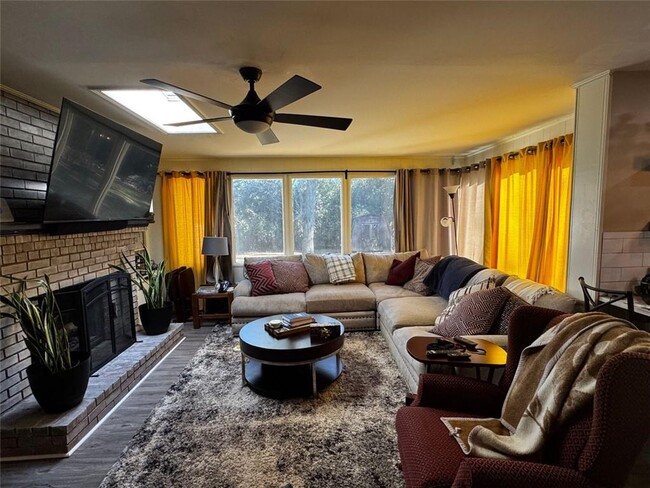 Building Photo - 4754 Winthrop Dr