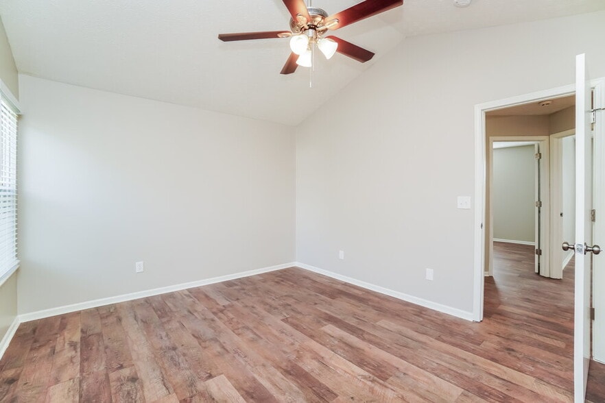 Building Photo - 5664 Dashshund Ct