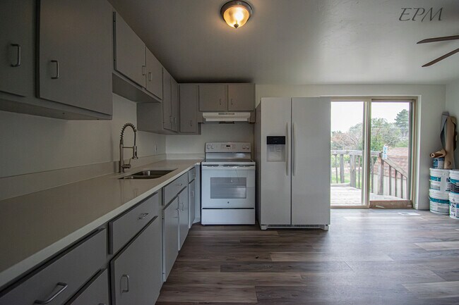 Building Photo - 4881 4015 W