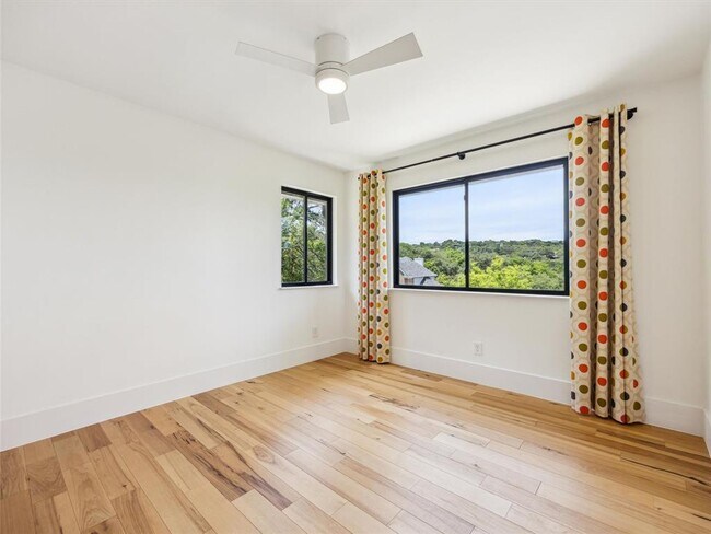 Building Photo - 3911 Dry Creek Dr