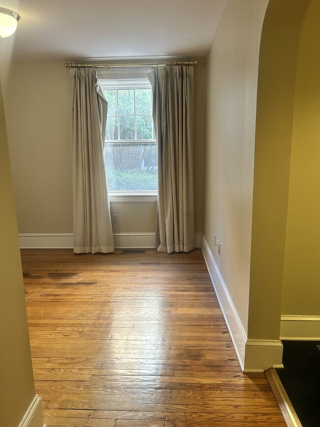 Building Photo - Historic 1 Bed, 1 Bath