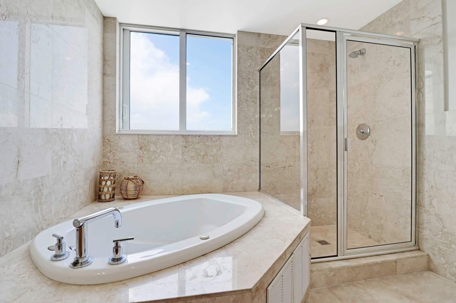 Building Photo - 7939 East Dr