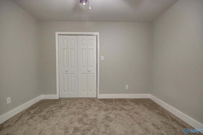 Building Photo - 205 Jarrett Ln