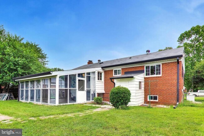 Building Photo - 7215 Normandy Ln