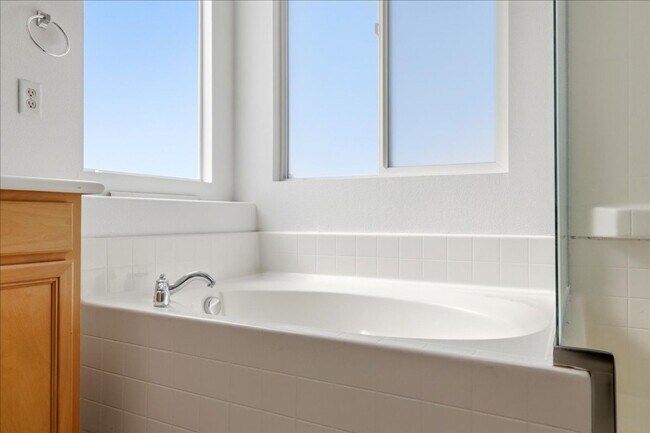 Building Photo - 4 Bed / 2.5 Bath Home at Talavera!