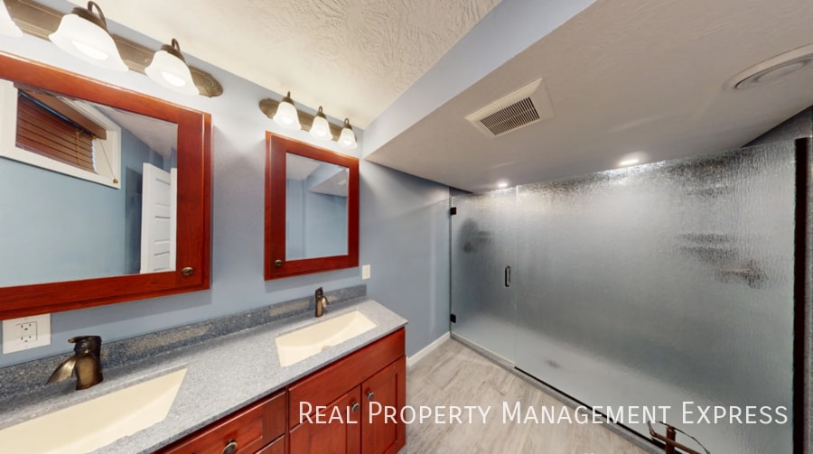 Building Photo - Cozy 3 bedroom 2 bathroom home