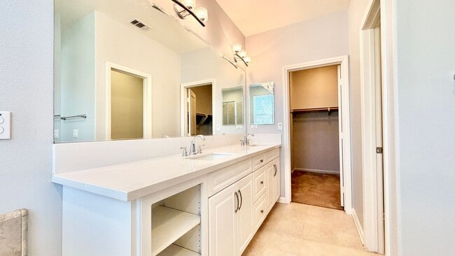 Building Photo - Beautiful, Like New, End Unit Condo in Resort Like Living Community off Temecula's South 79!