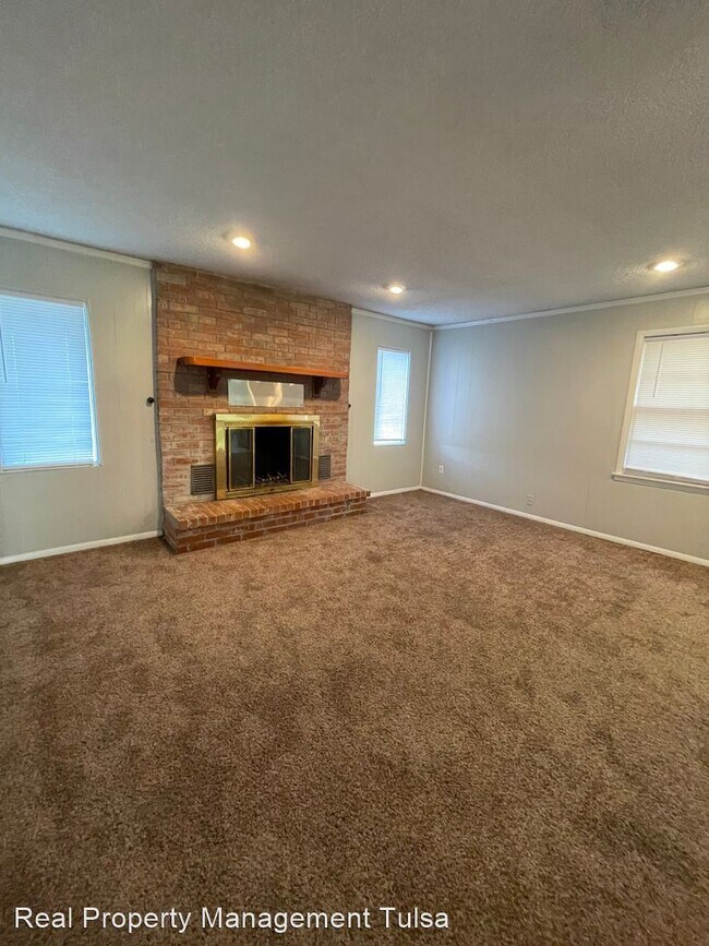 Building Photo - 3 br, 2 bath House - 10953 E 3rd St