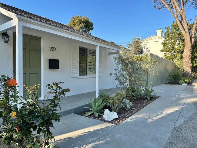 Building Photo - 927 Marine Ave