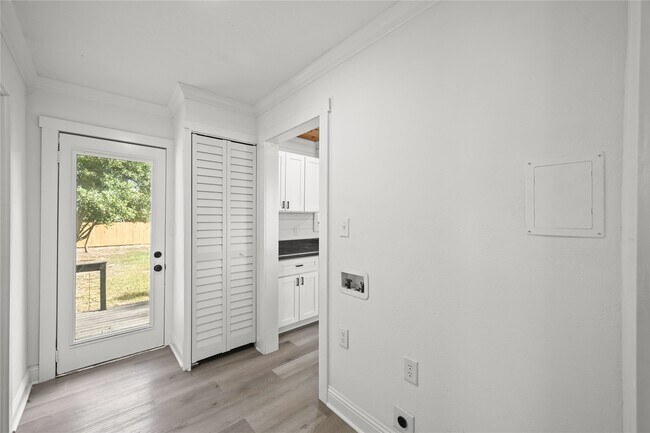 Building Photo - 205 Raymond St