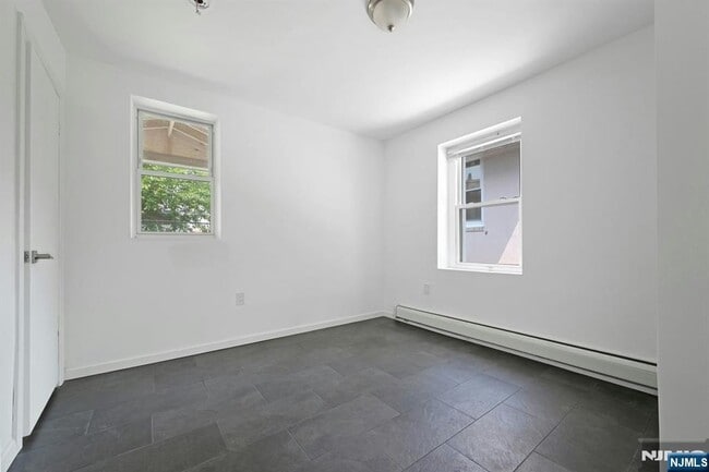 Building Photo - 244 White St
