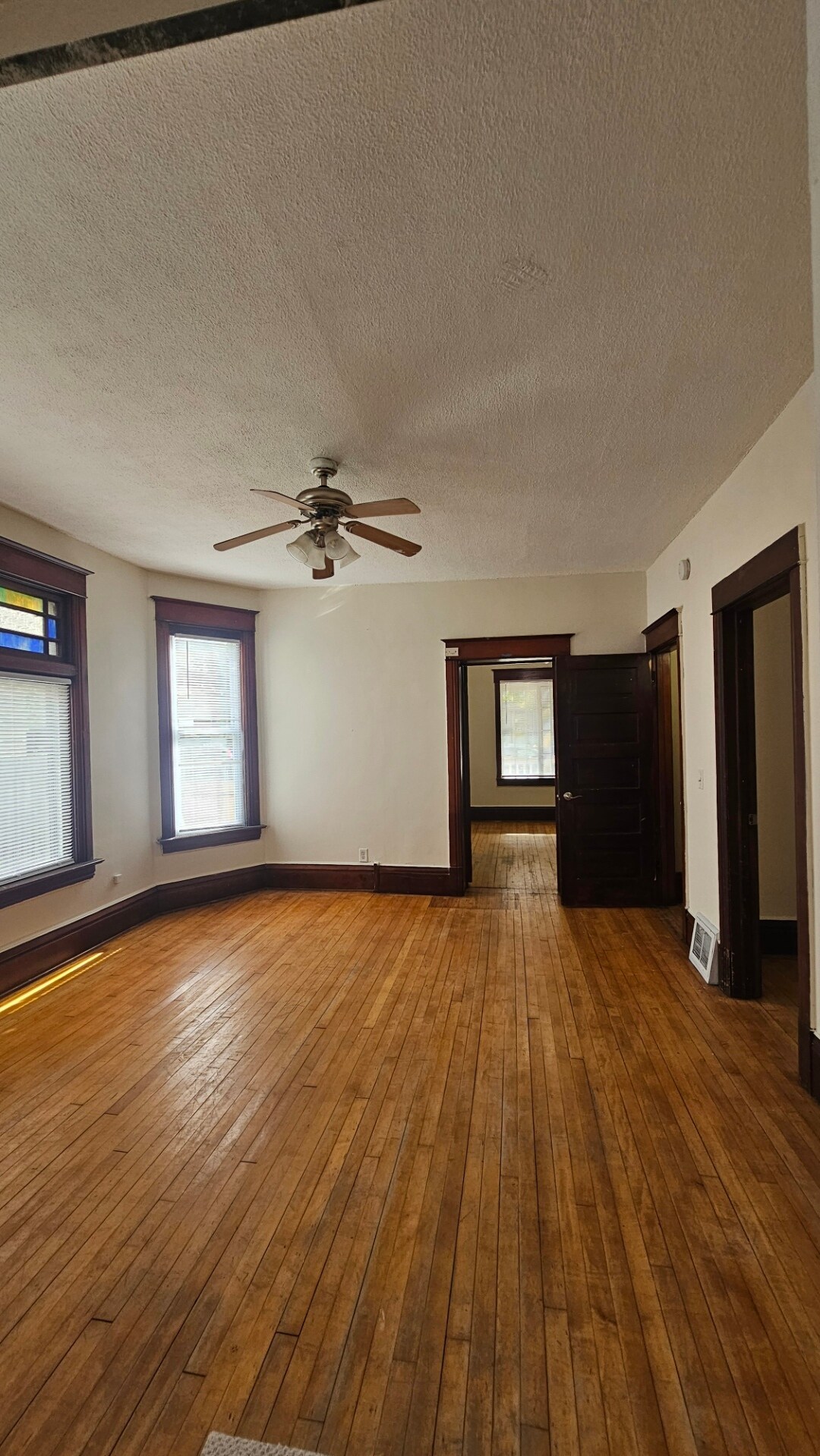 Building Photo - 585 Case Ave