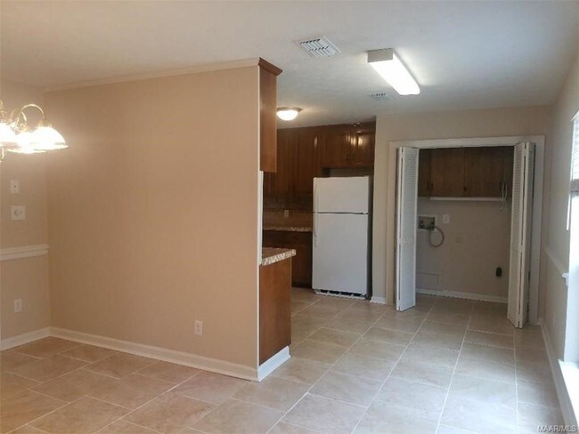 Building Photo - 1811 Young Farm Rd