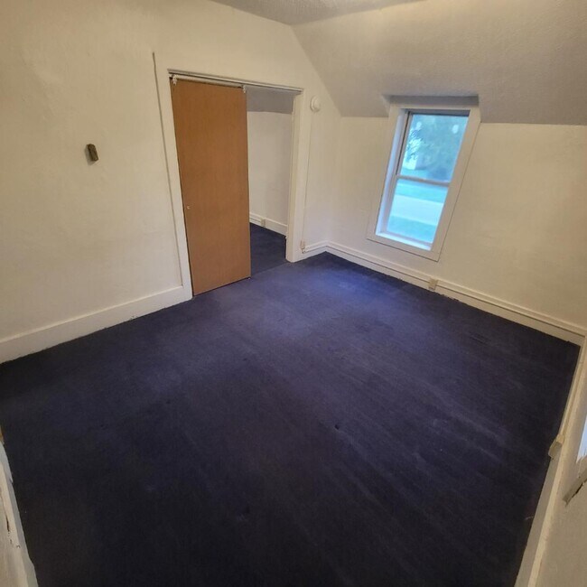 Building Photo - 119 Elm St