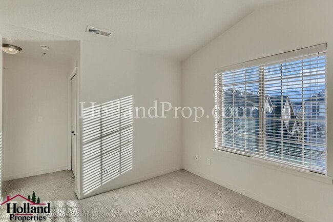 Building Photo - 838 NE Wheelock Pl