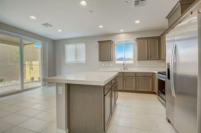 Building Photo - 10643 Enridge Ave
