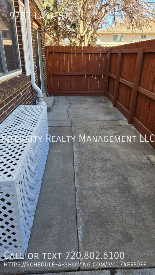 Building Photo - 9787 Lane St