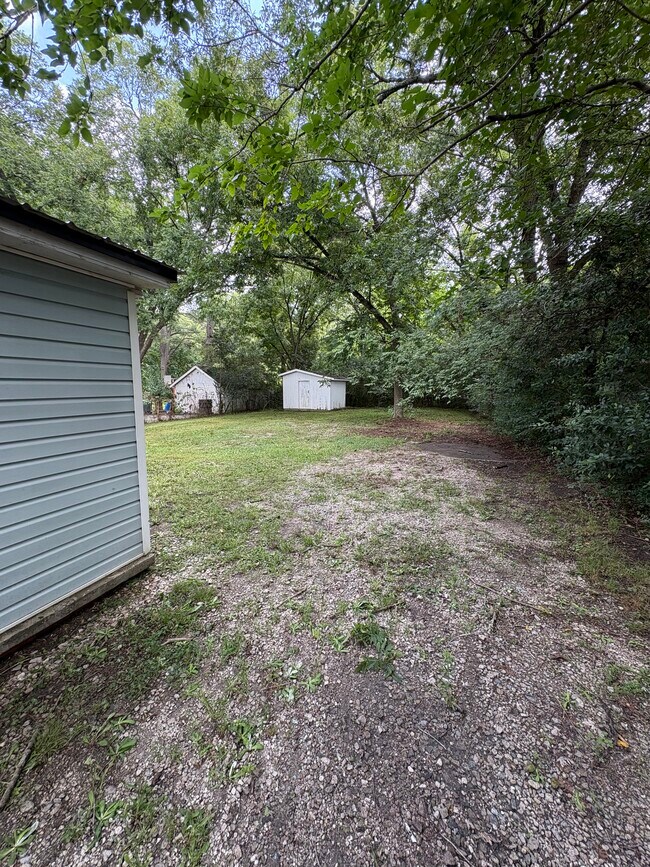 Building Photo - 510 Saluda Rd