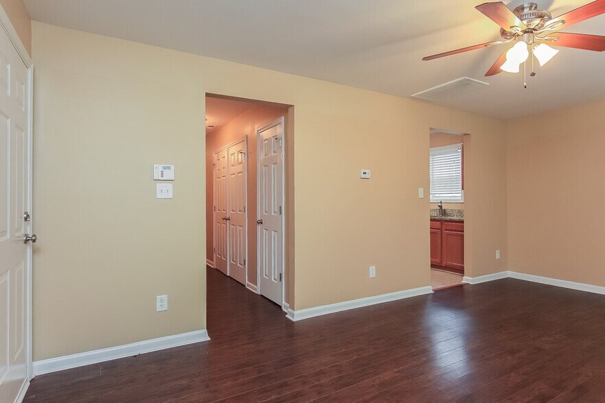 Building Photo - 2515 Dearborn Dr