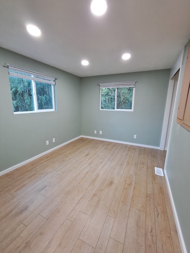 Building Photo - 3911 NE Rova Rd