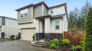 Building Photo - Beautiful, Light-Filled Home Bordering Protected Greenbelt
