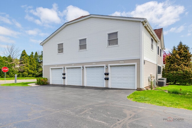 Building Photo - 808 Inverrary Ln