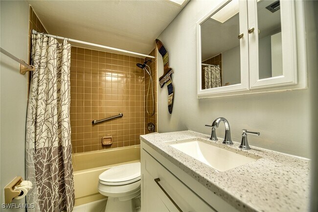 Building Photo - 713 SW 47th Terrace