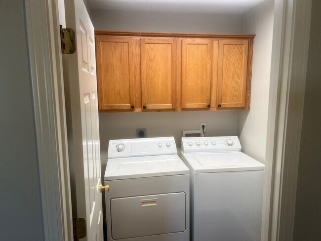 Building Photo - 3 Bed 2 Bath Home