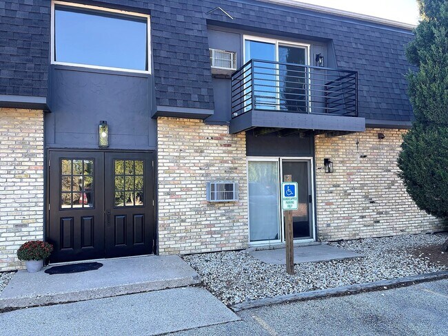 Building Photo - 104 Weber St