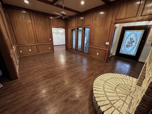 Formal room w/ fireplace 2 - 4617 Normandy Lane