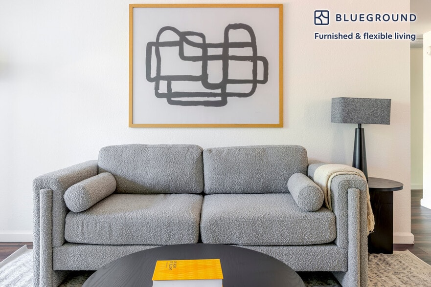 Building Photo - 1220 N Fair Oaks Ave